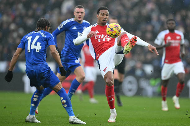 他以年近 他以年近