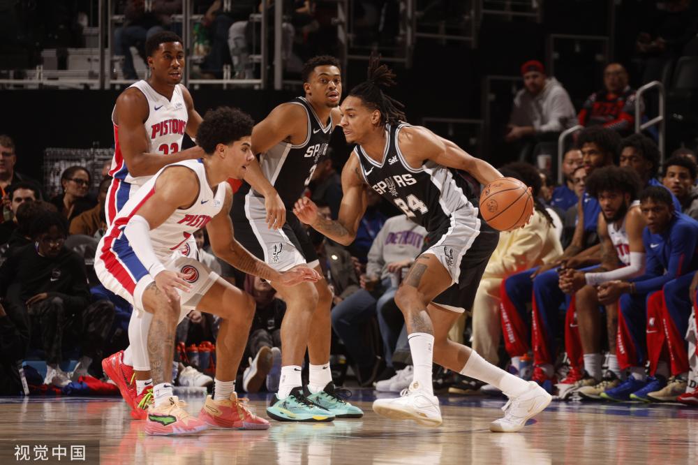 尼亚之间的 尼亚之间的